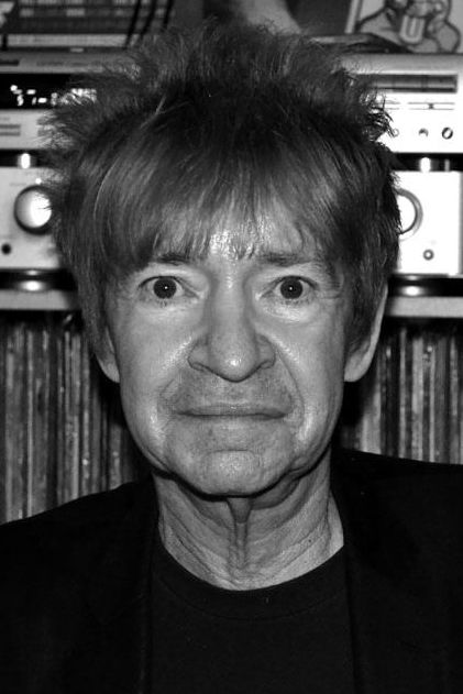 Rodney Bingenheimer, longtime KROQ DJ, in front of his record collection