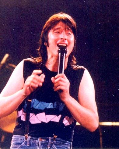 Steve Perry singing on stage in the 1980s